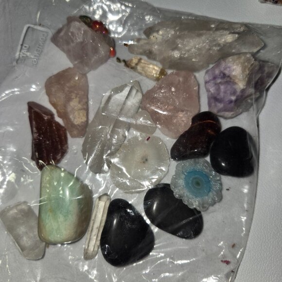 (V) Lot of Real Minerals Gemstones and Crystals -Different Sizes Mixed Lot (V) - Picture 7 of 10
